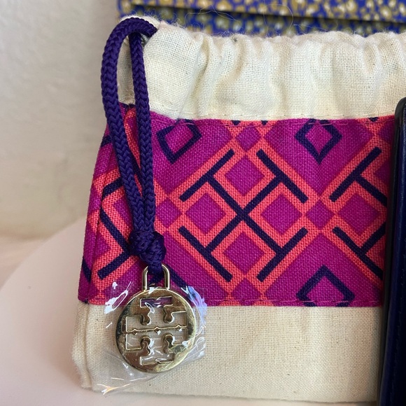 Tory Burch Like New Peace Leather Mini Wallet- Full Inclusion - Picture 5 of 8